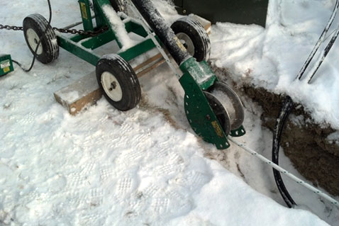 Wire pulling tugger machine